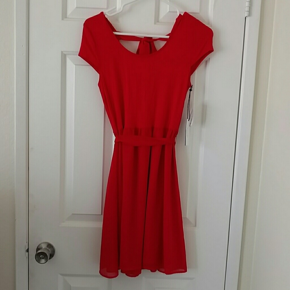 Eric + Lani red capsleeve dress size small