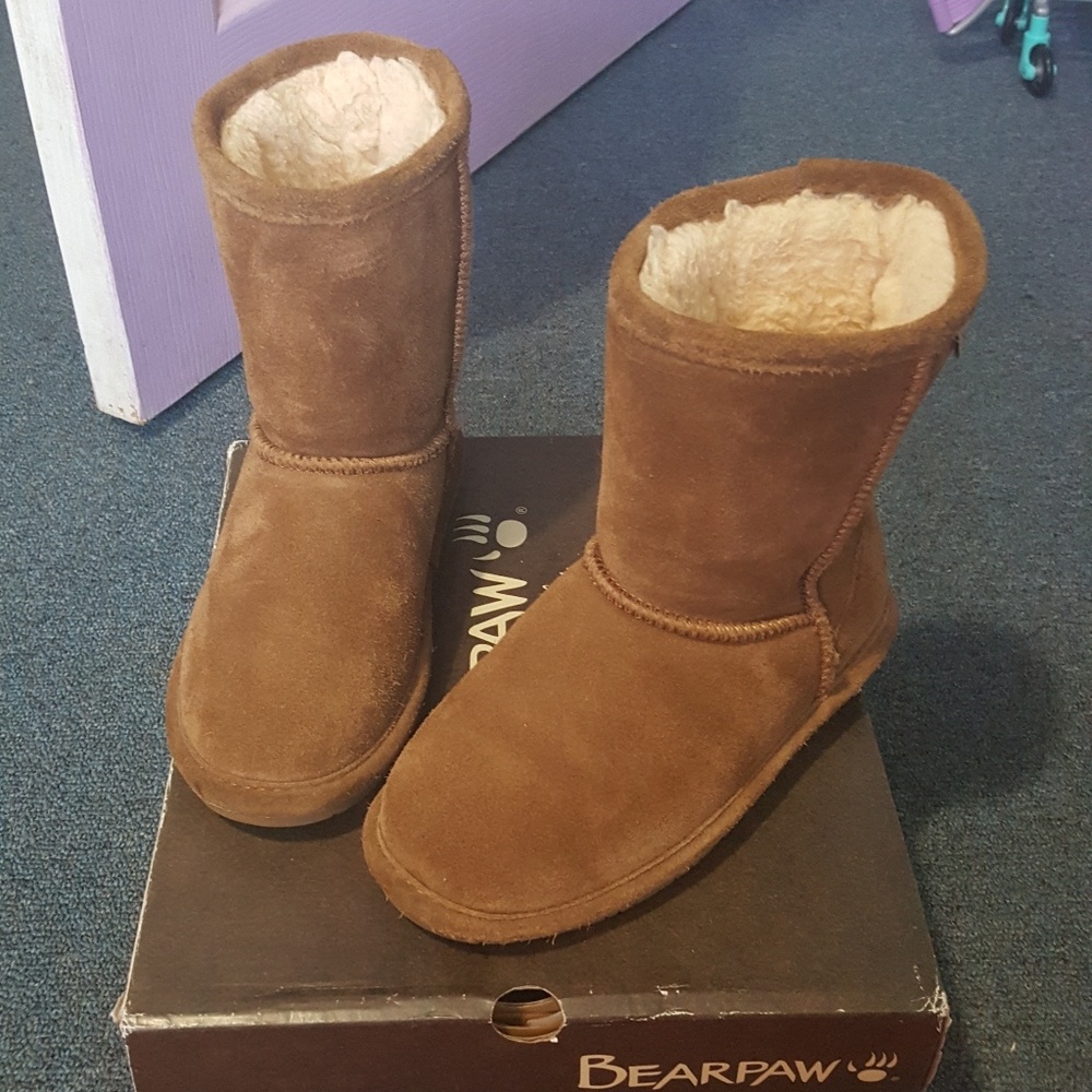 Girls bearpaw boots