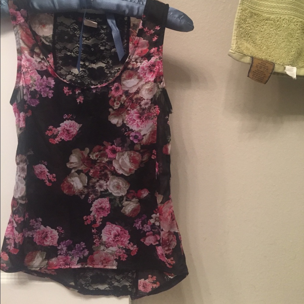 Light Flowery Tank with Lace Detail