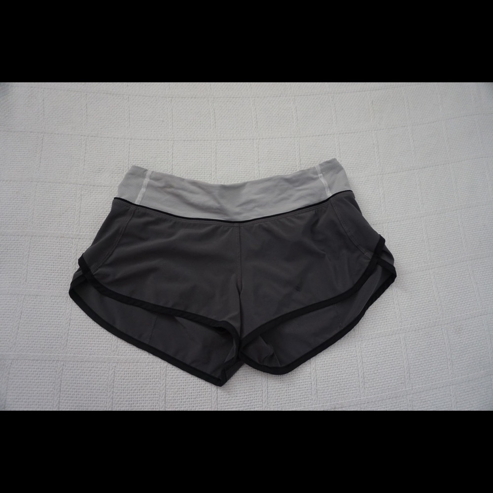 | LULULEMON | Grey shorts w/ striped top