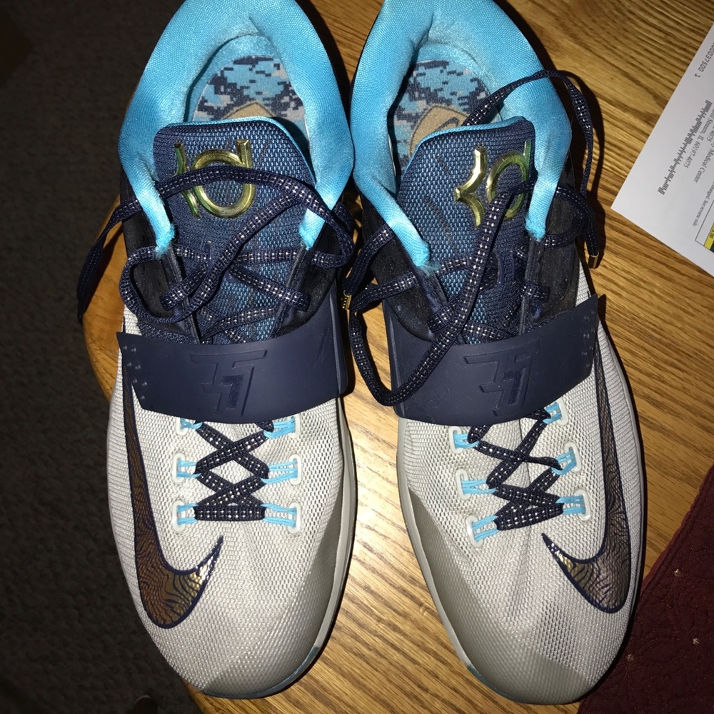 Exclusive women's Kevin Durant basketball shoes