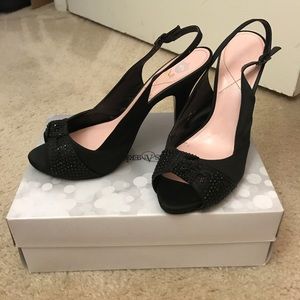 Black dress sandals with beaded bow