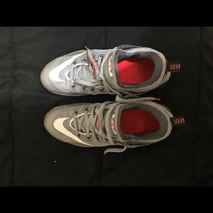 Lerbon James running sneaker