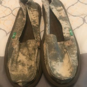 Sanuk size 9
