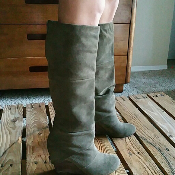 Suede Boots by Jeffrey Tyler--"Sarah" style - Picture 2 of 6