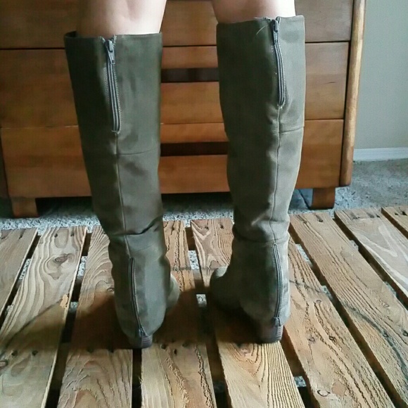 Suede Boots by Jeffrey Tyler--"Sarah" style - Picture 3 of 6