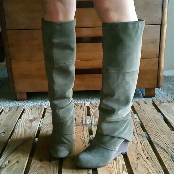 Suede Boots by Jeffrey Tyler--"Sarah" style - Picture 4 of 6