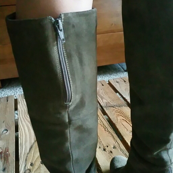 Suede Boots by Jeffrey Tyler--"Sarah" style - Picture 5 of 6