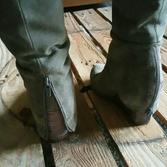 Suede Boots by Jeffrey Tyler--"Sarah" style - Picture 6 of 6