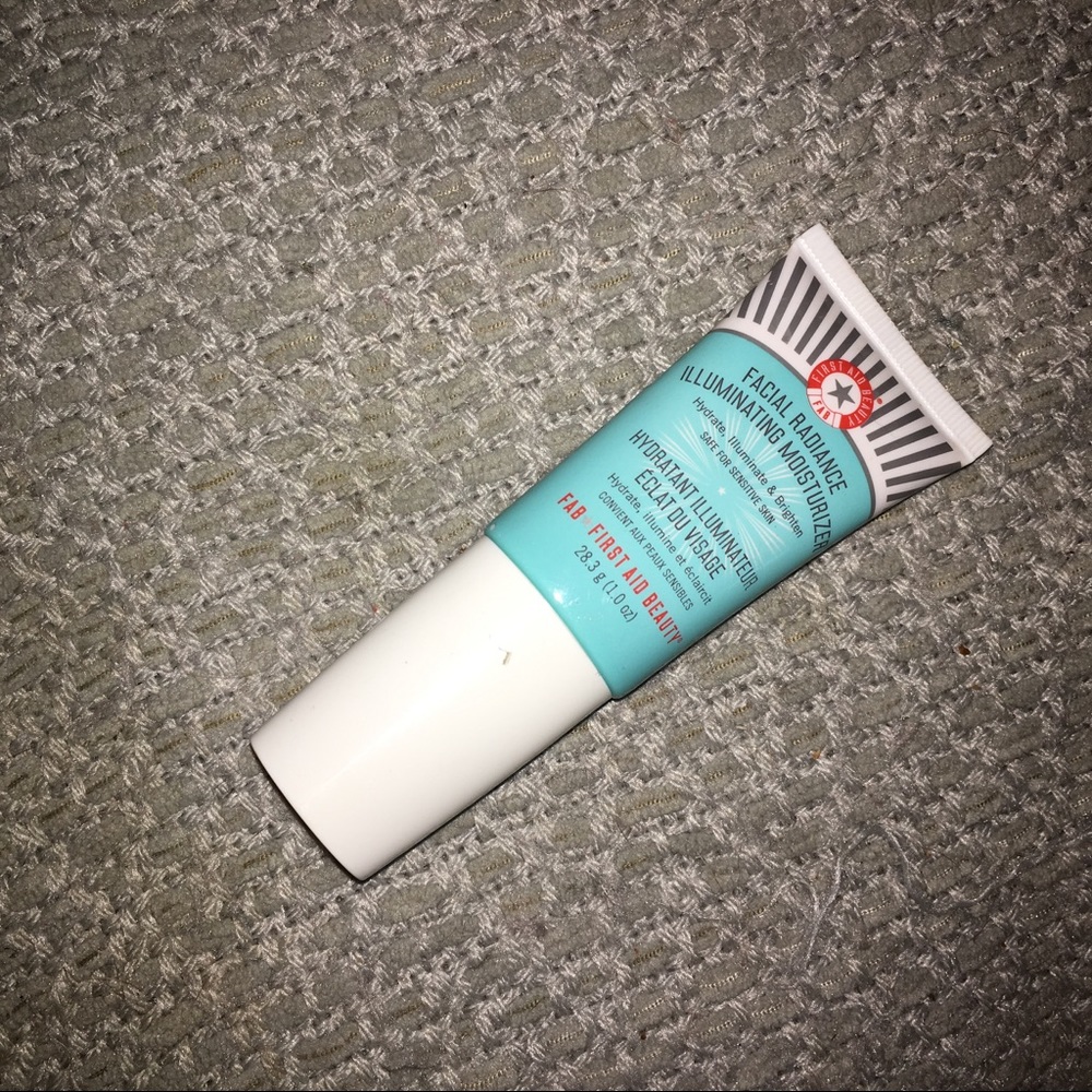 First aid beauty illuminating moisturizer