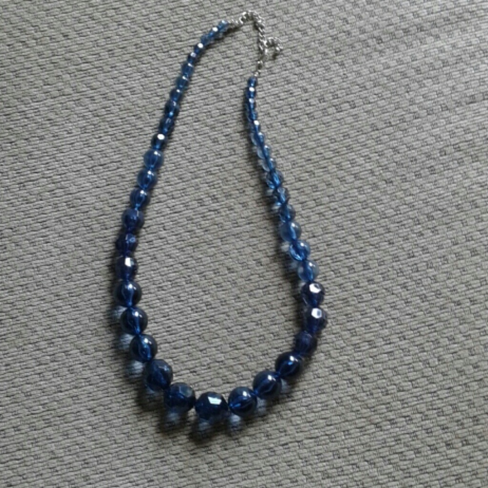 Blue graduated glass beaded necklace