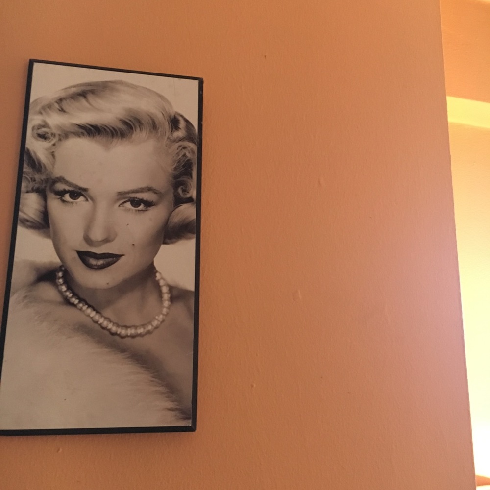 Marylin Monroe Vintage Dorm room/Bathroom Canvas