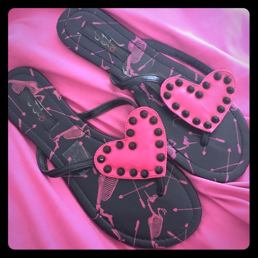Super cute heart sandals!! 💗💜💗