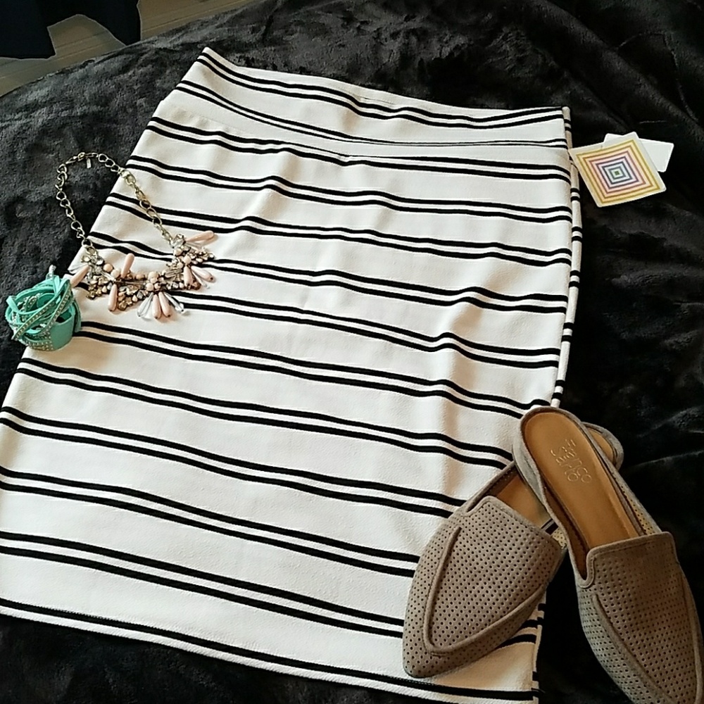 Lularoe Cassie Skirt black and white stripes