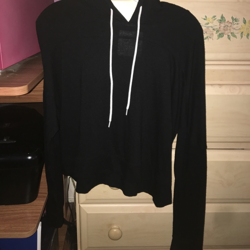 black crop sweatshirt