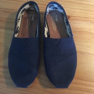 Blue Toms