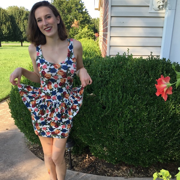 Floral dress - Picture 2 of 5