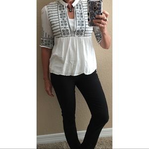 White black embroidered pheasant blouse M
