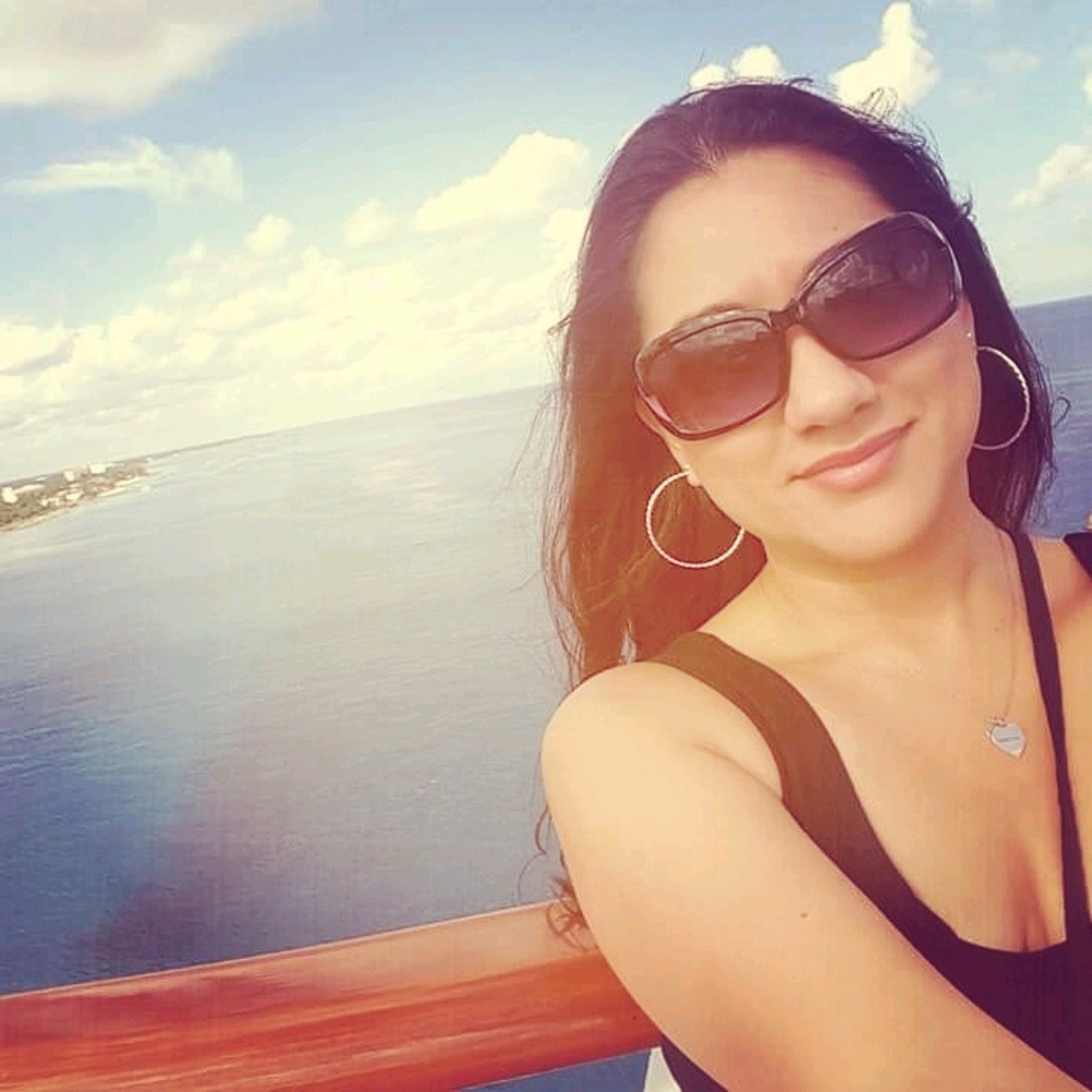 Meet your Posher, Larissa