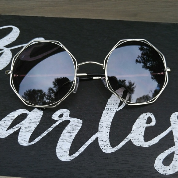 Black and silver round retro sunnies!! - Picture 2 of 3
