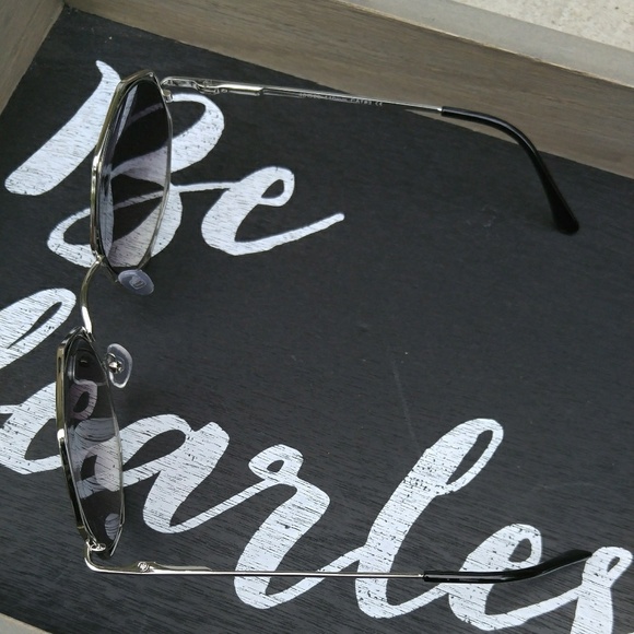 Black and silver round retro sunnies!! - Picture 3 of 3