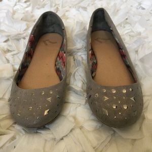 Woman's Gray Studded Flats