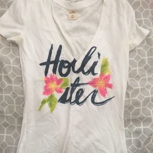 Hollister. Y2K. V neck short sleeve T shirt!