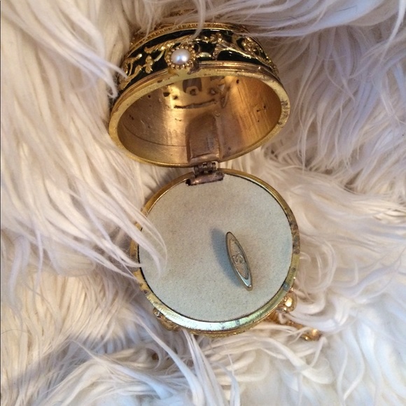 Gold Music Box - Picture 2 of 3