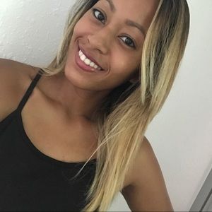 Meet your Posher, Leora