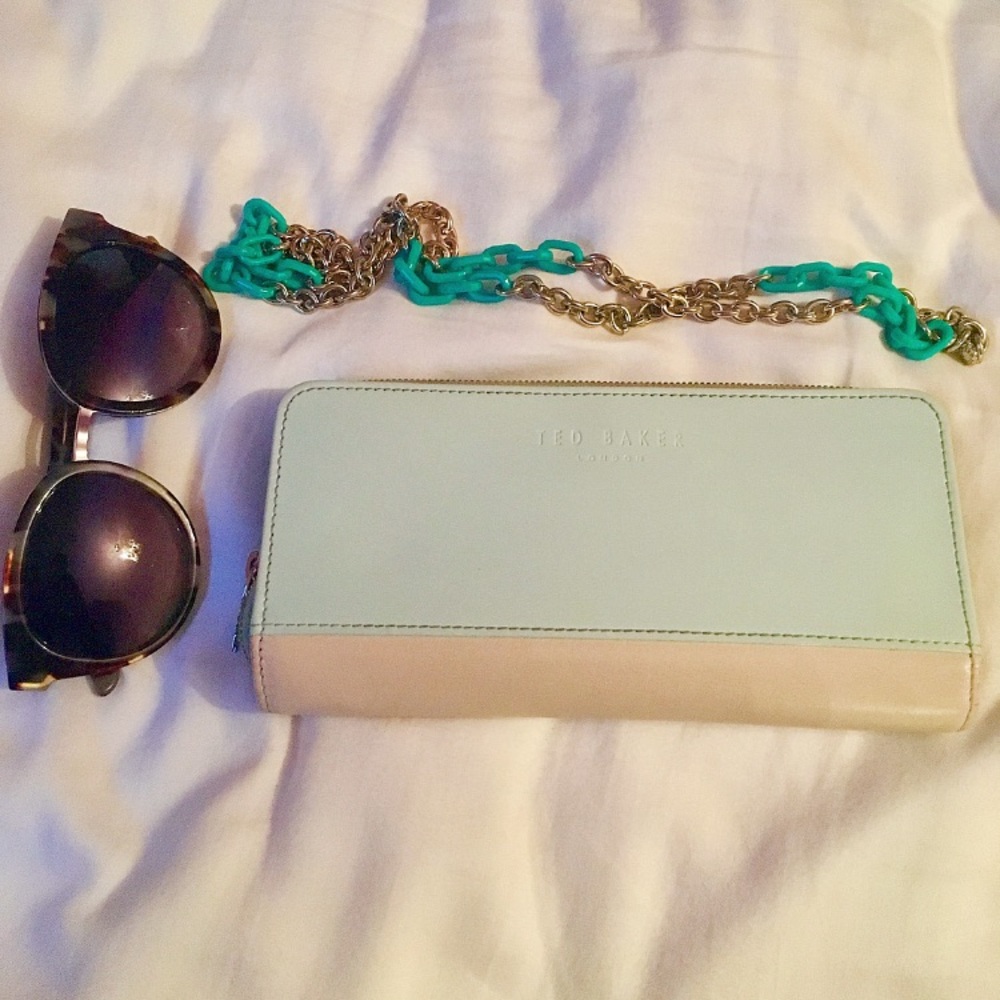 TED BAKER LONDON Green zip wallet