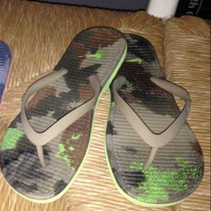 Nike Green Camo Flex flip flops sandals comfy!