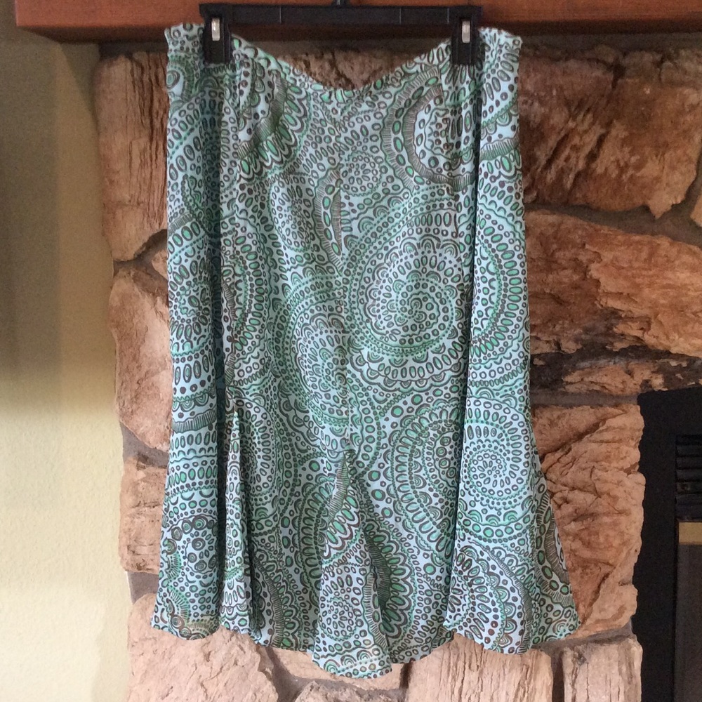 J.H. Collectibles Woman 14W printed skirt.