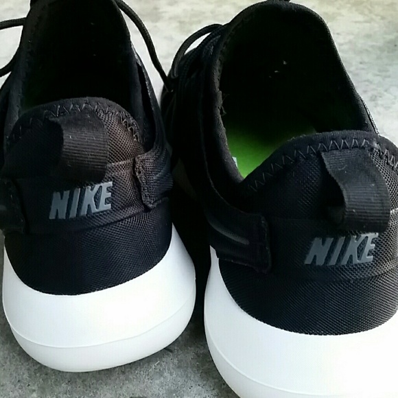 nike roshe two black womens
