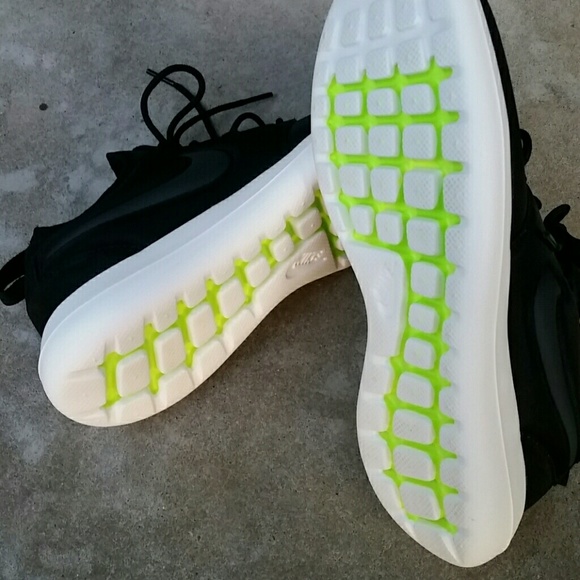 nike roshe two black womens