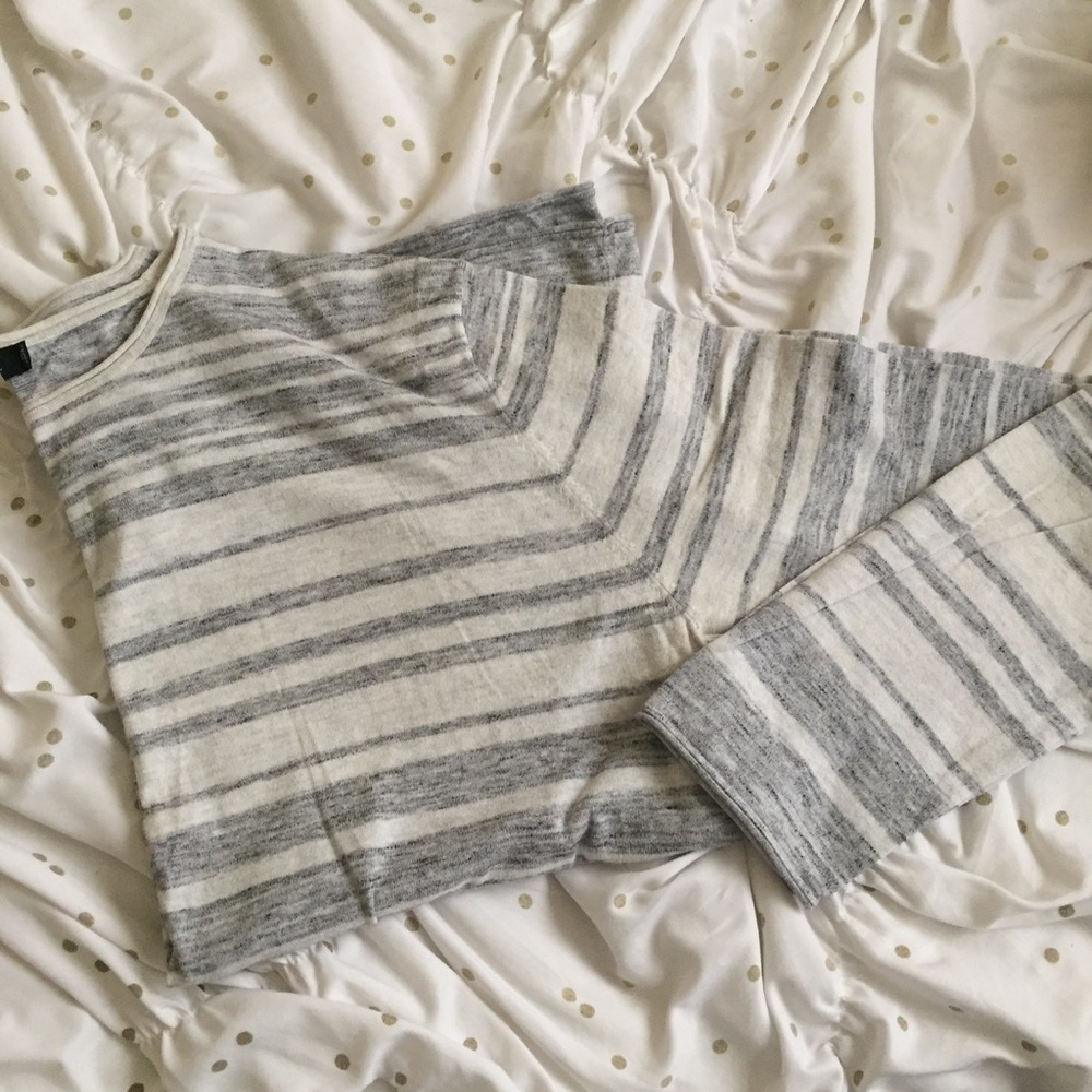 Vince Grey White Long Sleeve Pullover Sweater - Picture 4 of 4