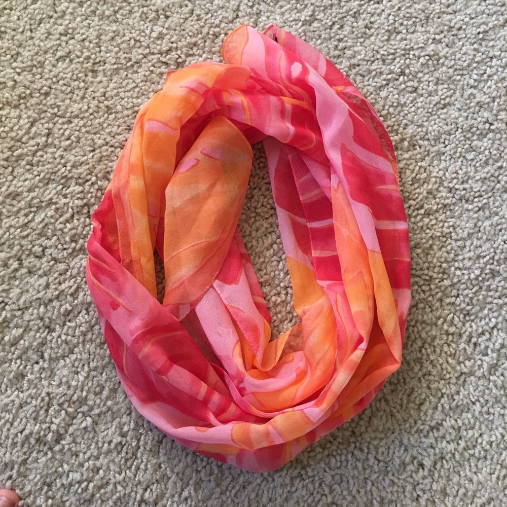 Colorful short scarf
