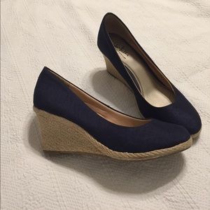 Life Stride Navy Taffeta Wedges - Size 9