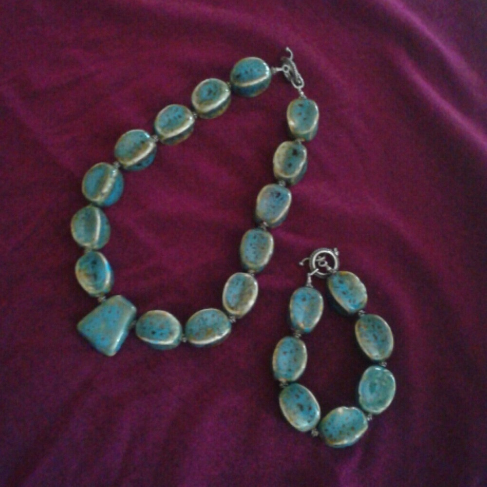 Turquoise speckled stone necklace and bracelet