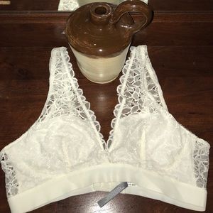 Aerie Bralette. White. Medium