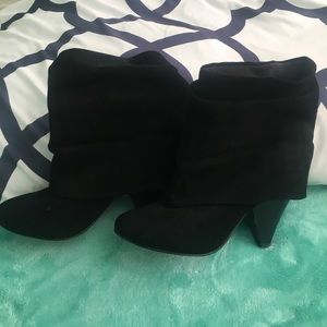 Steve Madden Carlsen size 6 black suede booties