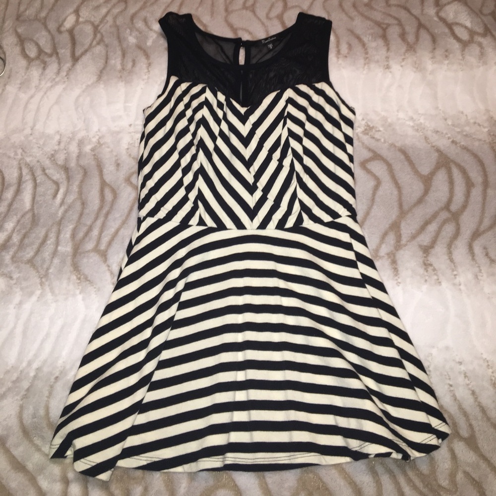 Black and white Monteau top