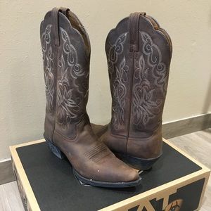 Women's cowboy boots