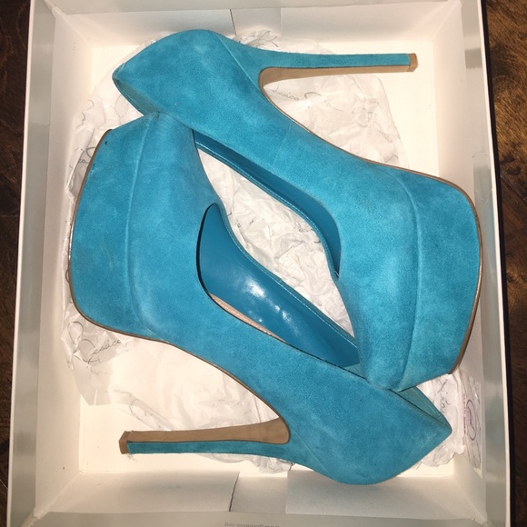 Jessica Simpson Waleo Pumps - Picture 1 of 3