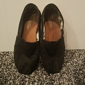 Black TOMS
