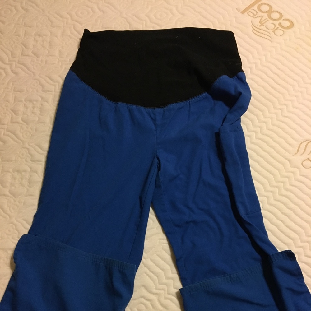 Cherokee maternity scrubs