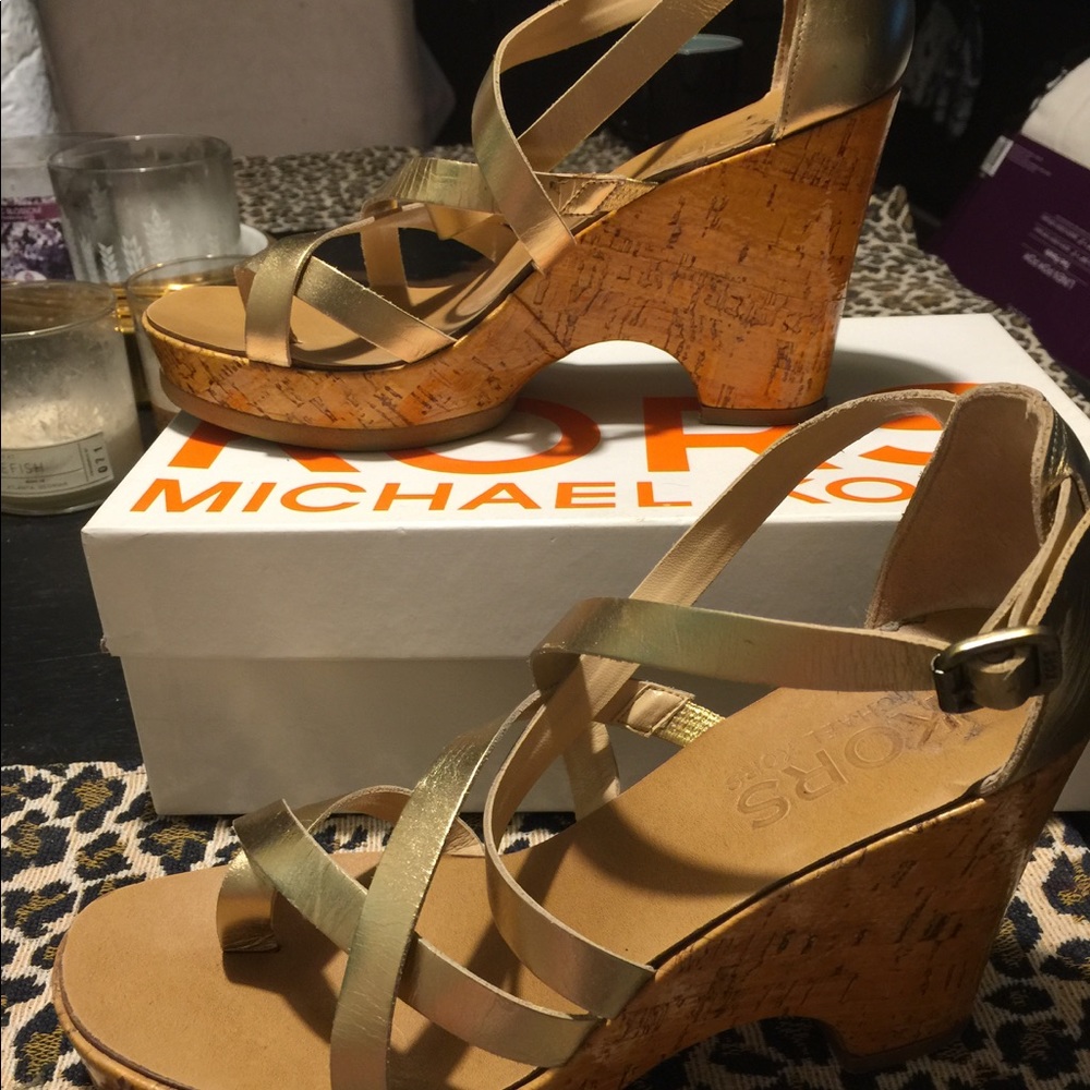 Michael Kors 9.5 Egyptian platform wedge metallic