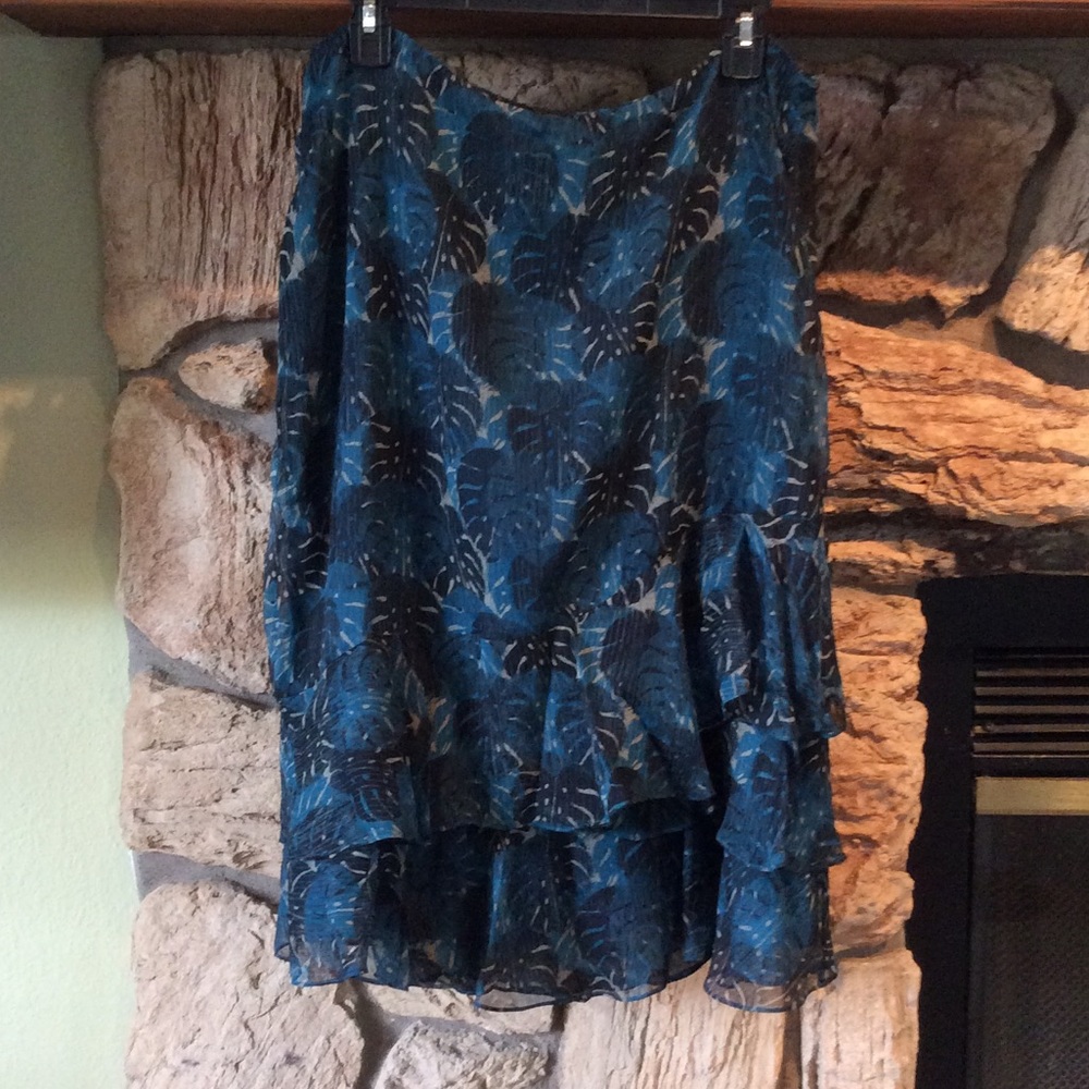ALFANI size 14 silk multi ruffled printed skirt.