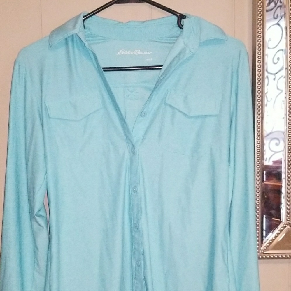 Eddie bauer button up stretchy top