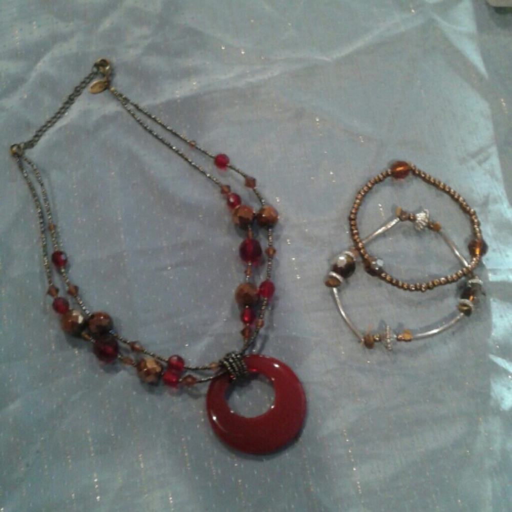 Beaded necklace with bracelets