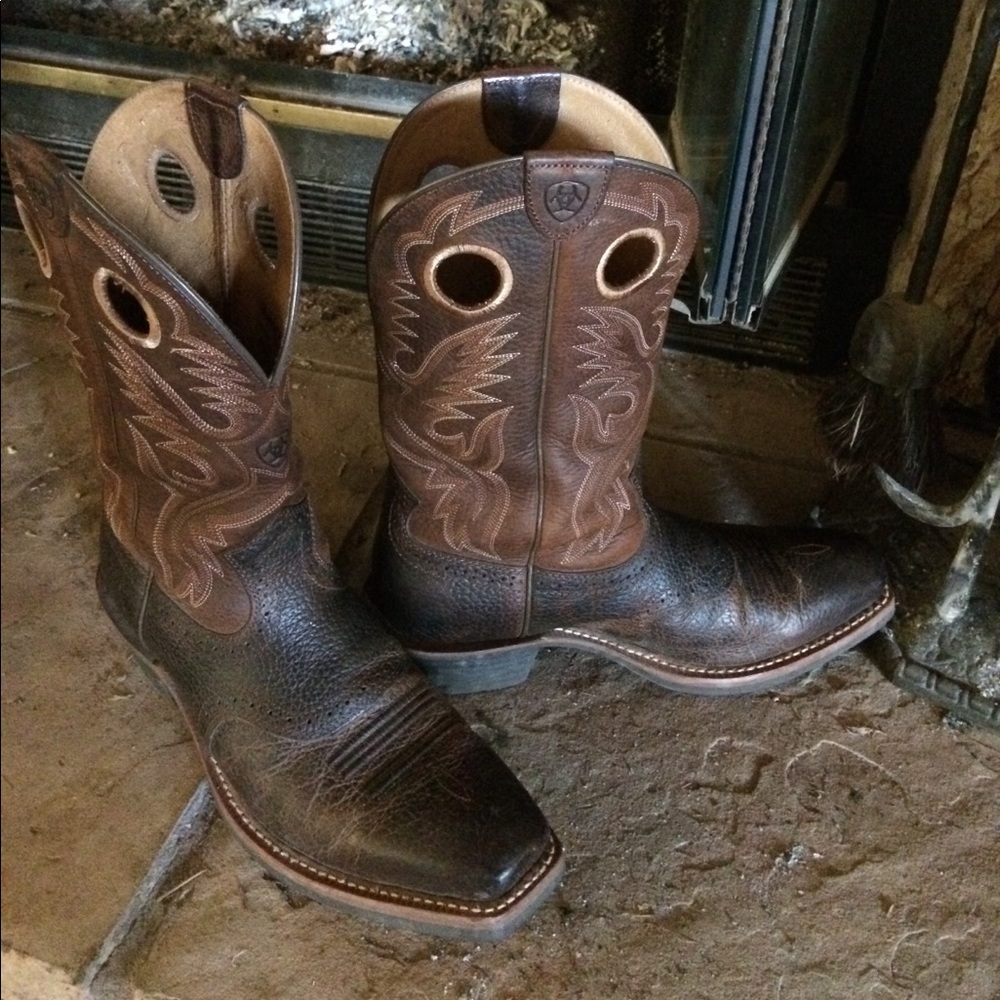Ariat men's boots size 11D . Style 10002227